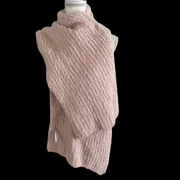 Anthropologie soft fuzzy scarf - Picture 5 of 5